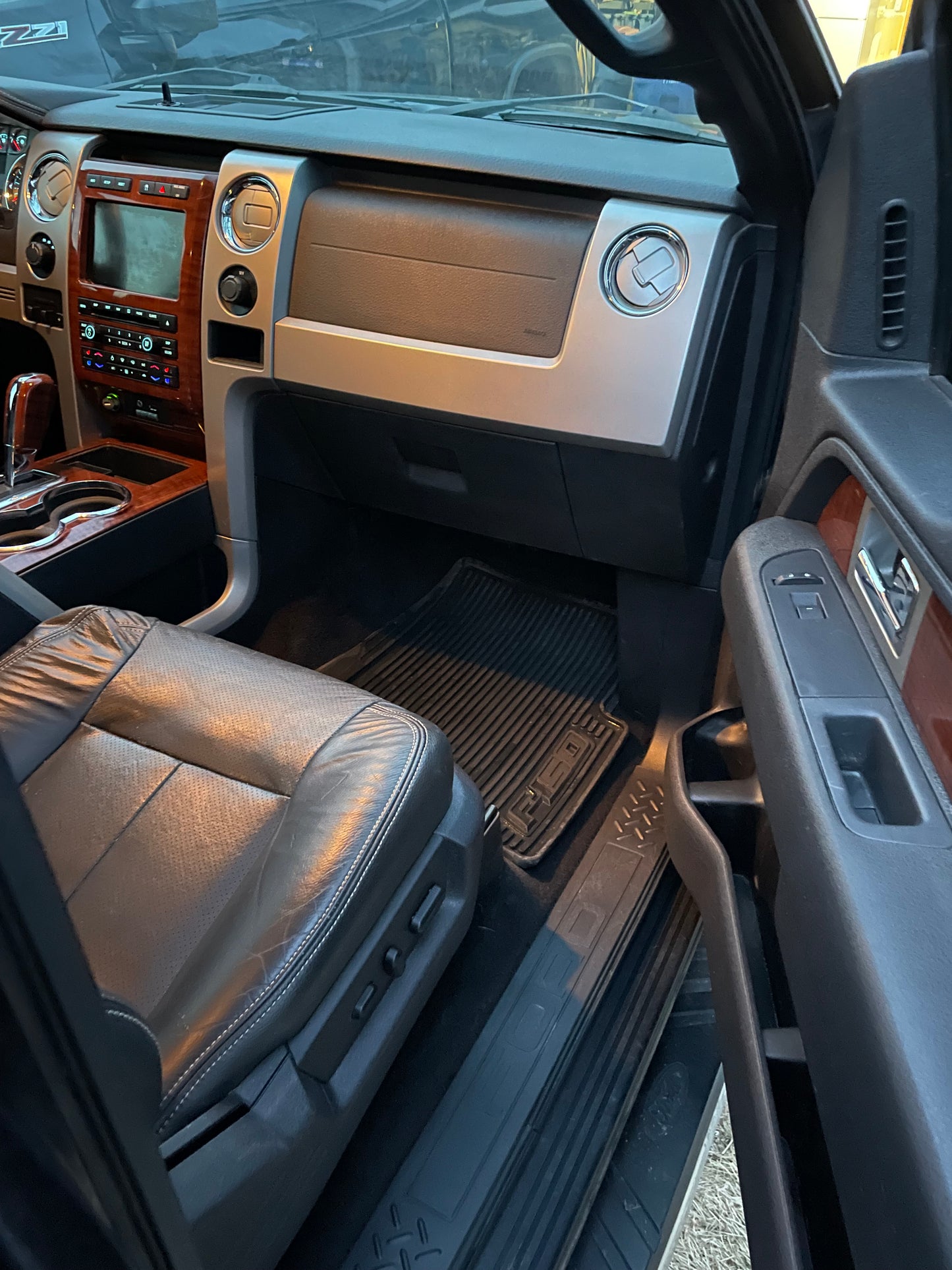Truck/Large SUV (interior detail) (3-5 hours)